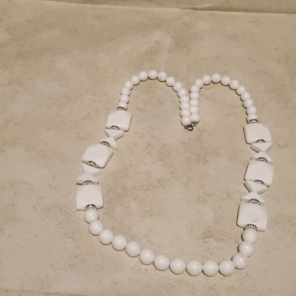 Necklace & cliped earing